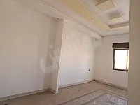 للايجار منزل فاضي طابق ثالث أمامي 5غرف اكساء سوبر سيف الدولة 