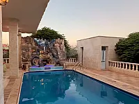 للبيع مزرعة ديلوكس 1700م ثلاث غرف ومنافع+مسبح+تراس/إدلب المدينة 