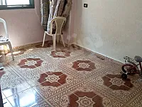 للبيع شقة حمص حي الورود شارع صيدليه الورود تجهيز جيد 