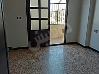 للبيع شقة 110م طابق 3 /4 غرف و منافع/ جنوب الملعب جانب المسرح القومي 