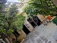 للبيع منزل عربي بحلب النيرب 400 متر 5 غرف مستودع قبو  شجر مثمر 