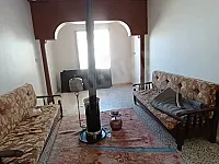 للبيع شقة حمص ضاحية الوليد جنب الجامع تجهيز جيد 