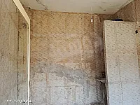 للبيع شقة حمص شارع النازحين مقابل المدارس اكساء عضم