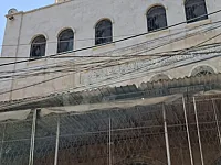 شقة للبيع بموقع مميز بجانب جامع الهدى بسيف الدولة طابق ثالث أمامي 