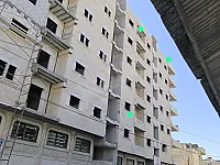 للبيع شقة طابق سادس مصعد راكب يمين الدرج140م/الرقة _شرقي الاطفائيه