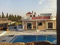 للبيع مزرعه حمص باب عمرو موقع مميز تجهيز ممتاز 