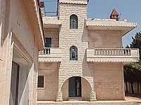 للبيع فيلا حمص الاوراس تجهيز ممتاز موقع مميز 