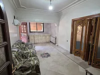 للبيع شقة طابق اول خلفي مساحة 150متر 4غرف وصالون شارع النيل