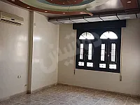 للبيع شقة ديلوكس 180م طابق ثاني فني 4 غرف و صالون/حماه حي النصر 