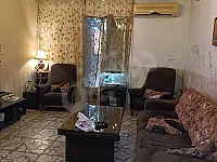 للبيع شقة مساحة 100متر غرفتين وصالون حديقة أمامية المحافظة