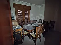 للبيع شقة مساحة 300متر 5غرف وصالون طابق اول امامي الزهراء